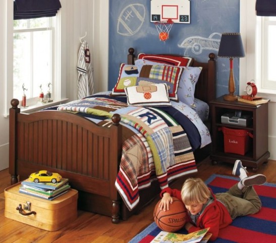 red-white-and-blue-plaid-sports-themed-boys-room-700x617